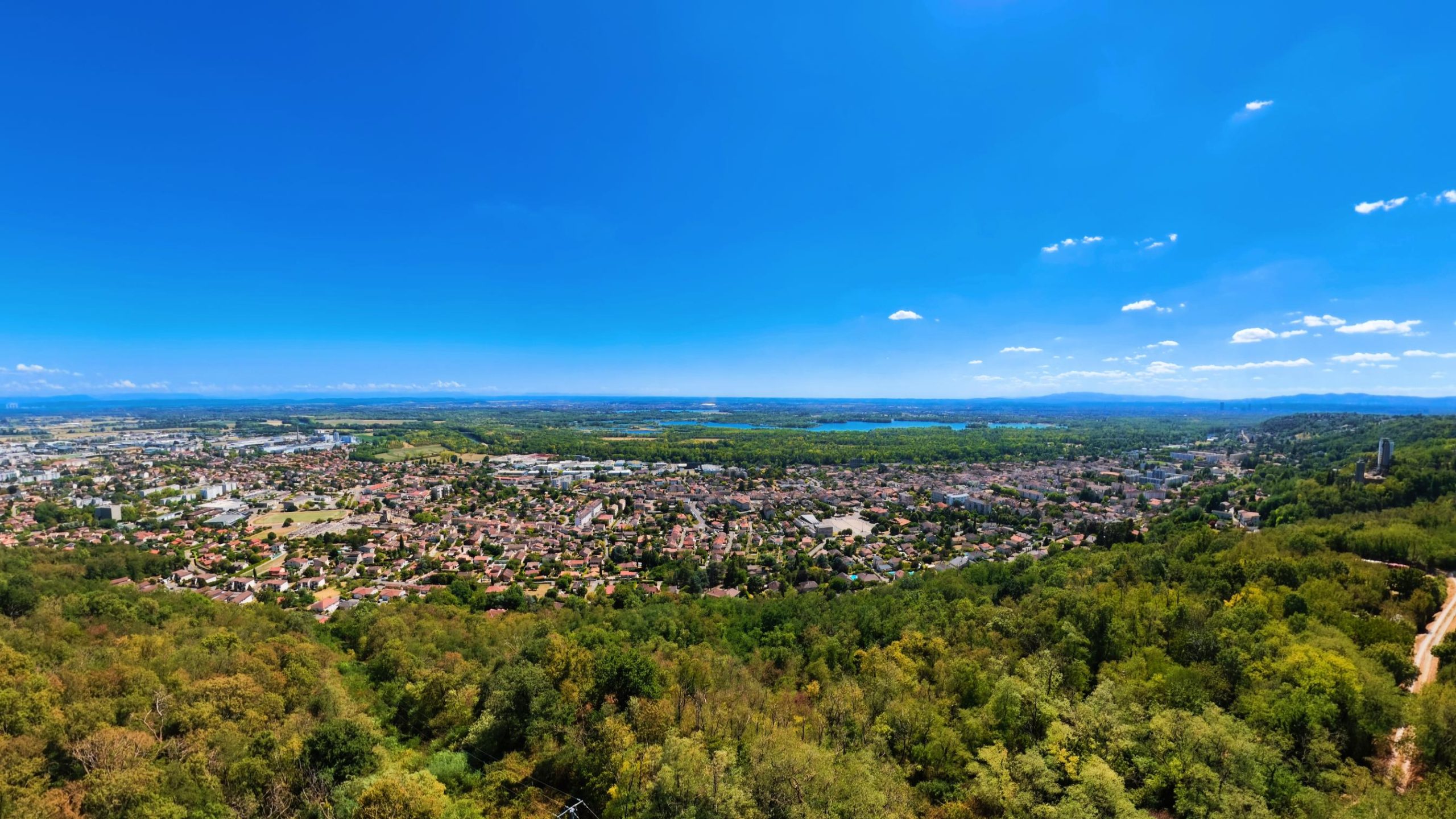 Vue aérienne immersive d'un lieu réalisée avec un drone DJI Avata 360
