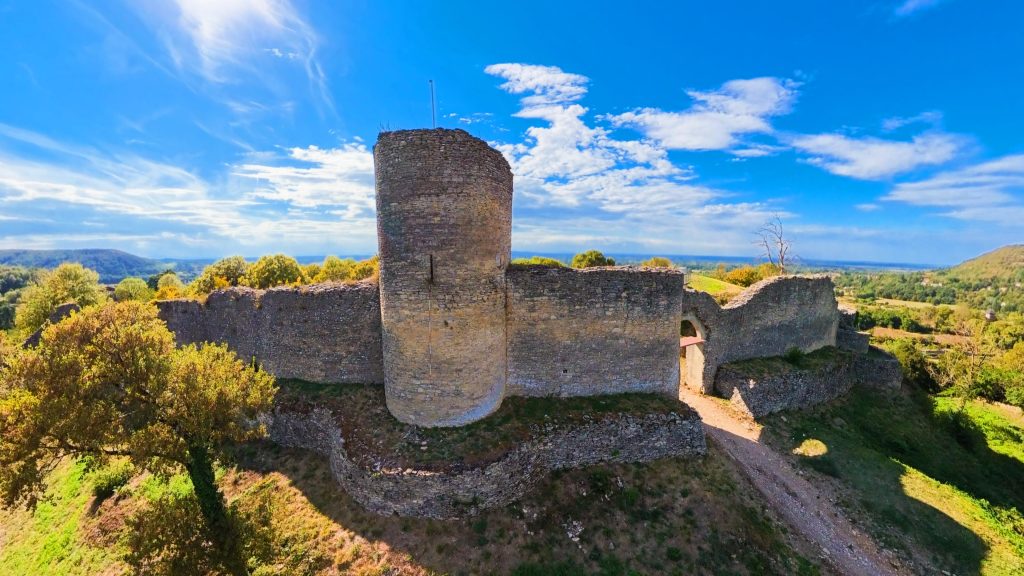 Vue aérienne immersive 360° d'un site touristique réalisée par drone