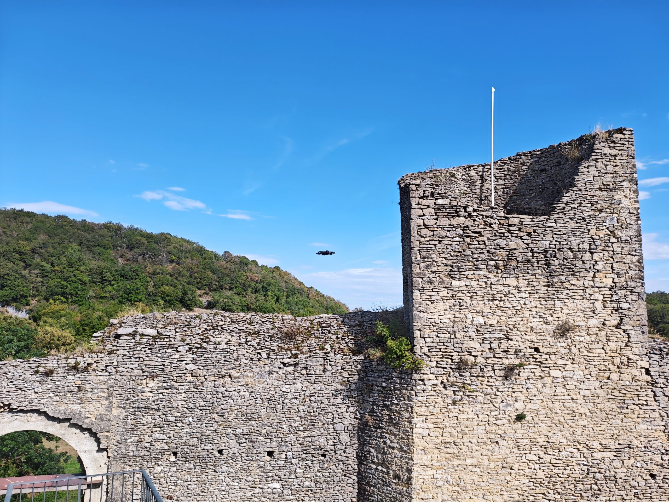 Drone DJI Avata 360 utilisé pour une production vidéo immersive